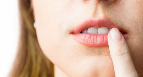 嘴肿是什么原因引起的