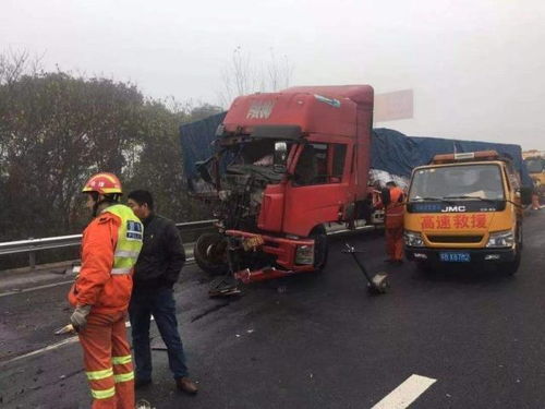 跑高速的小车司机要笑了,新规定 高速上货车必须靠右行驶