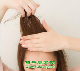 中分刘海怎么卷 女生中分刘海卷发教程