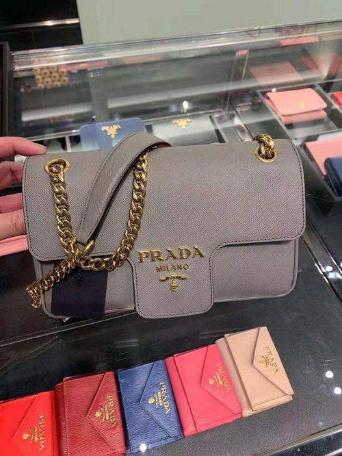 Prada 普拉达链条包