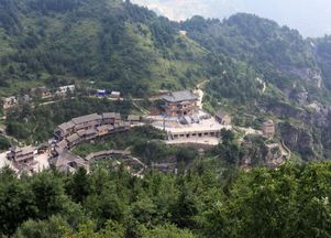 河南最有趣的旅游景点 游客去到那里都争着当 土匪