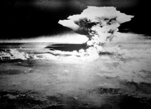 原子弹爆炸,为何有一个距离爆心300米的日本女人可以幸存
