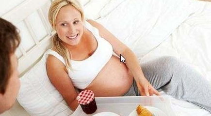 原创有人孕5月还看起来像学生，有人却像要生了，显怀好还是不显好？