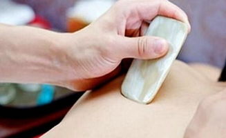 刮痧的作用和功效 女性背部刮痧有什么作用