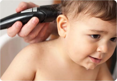 宝宝扫描头发怎么弄好看？怎么用剪刀给宝宝剪头发