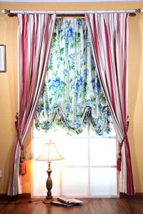 最新现代客厅窗帘装修效果图欣赏 