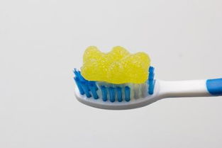 牙齿吃甜的东西会酸痛 牙齿的日常护理