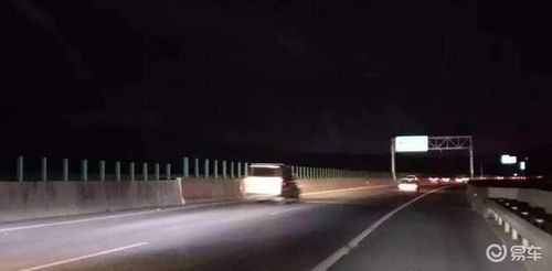 高速路上怎样提醒后车把远光灯关掉