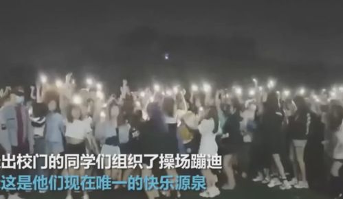 大学生沉迷打游戏,家长怒其不争,却不想因鼠标垫停止 炒肉