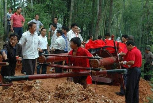 火葬是把人当 垃圾 处理 北大教授 建议恢复土葬 村民 公墓葬不起