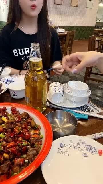 茶因不饮而凉,人因不惜而散酒不饮不知其浓,人不涉不知其深 