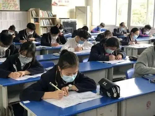 为啥大学生还有必要回学校 有3点原因 学生 让我回去吧