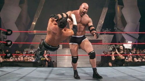 WWE高柏与哈迪的鏖战现场,战神从不让人失望,激烈较量燃爆现场 