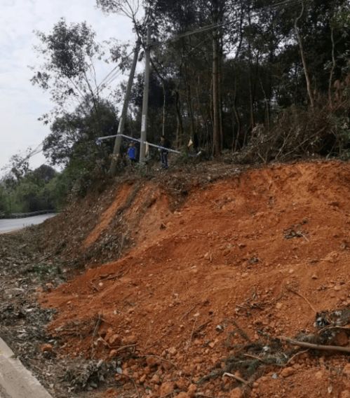 长沙县公路部门建 安全墙 ,让傍山窄路变坦途