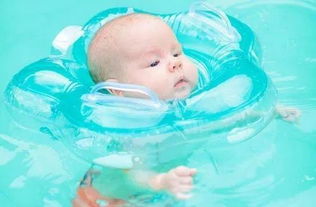 宝宝游泳需要带婴儿脖圈 别再用了
