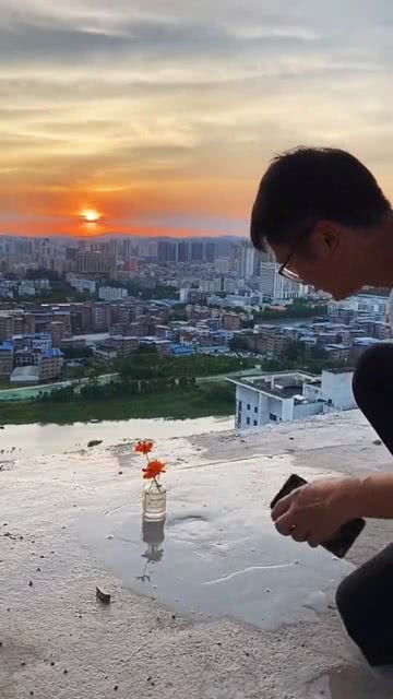 怎样拍夕阳才好看,只要一瓶水,手机也能出大片 