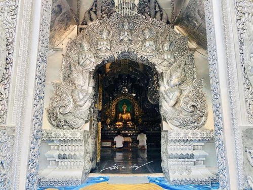 泰国清迈这座寺庙好 奇怪 ,佛堂只有男人可以进,女人不准进