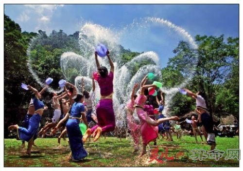 傣族泼水节的风俗习惯 