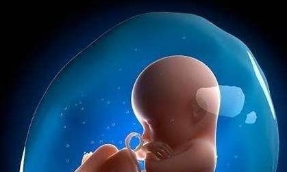 原创胎儿晚上频繁胎动，可能是宝宝在“抗议”，孕妈需注意这2件事