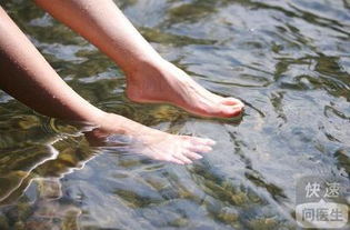 当心冷水洗脚很容易诱发关节炎