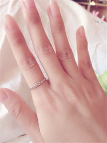 戒指右手中指的意思 五个手指戴戒指分别代表什么含义