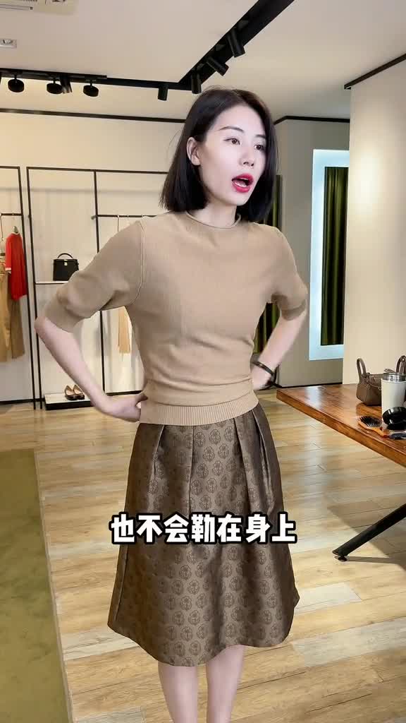 衣服太紧了要怎样才可以变松(衣服紧怎么办)