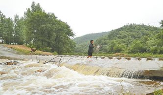 驻马店西部山区暴发山洪 滚滚洪水惊天动地 图