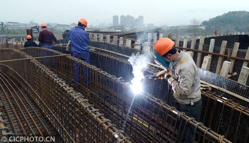 碾压式土石坝施工的准备作业有哪些，碾压土石坝施工的四大步骤