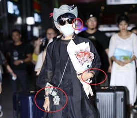 陈志朋出现在机场,满手金戒指还做了美甲,网友 看不出是男是女