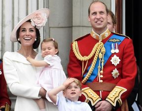 英国女王出席90大寿庆典 小王子与公主实力上镜 