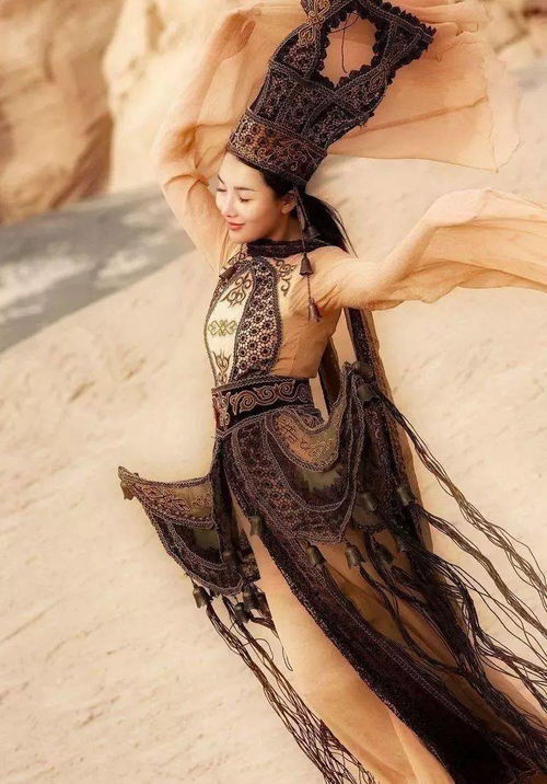 新疆罗布泊的人体艺术模特,人如花儿一样绽放,美得惊心动魄