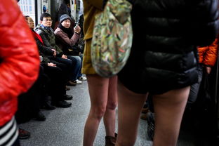 老外美女上海地铁当众脱裤出事了