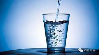 饮食专家建议每天不少于多少升水，一共应该是多少毫升(每天需要的饮水量)