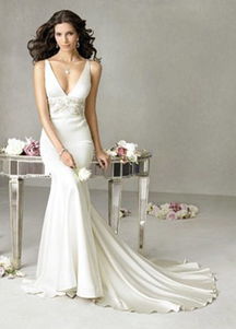 源自百合花的灵感 纯白气质型婚纱设计