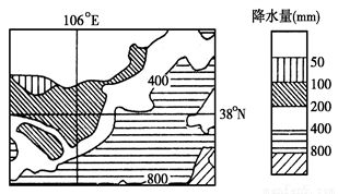 下图为某产业在不同年代的区域分布 实线表示产业转移方向.虚线表示产品输出方向.带度数的数字代表经纬度 .完成问题.1.从图中该产业转移的方向来看.影响该产业转移的主要区位因素是 