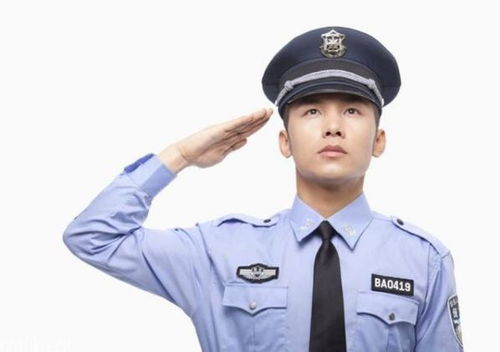 在中国,哪个级别的警察才能穿白衬衣 说出来你都不一定相信