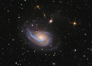 距离地球1亿光年形态特殊的的NGC 772星系