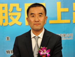 请教大家，上市公司的总经理可以在控股股东担任董事长吗？