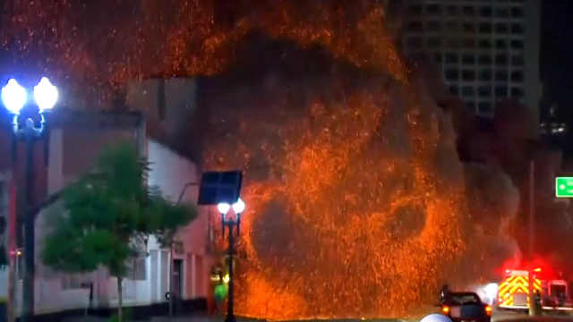 巴西圣保罗26层废弃公寓楼失火坍塌 