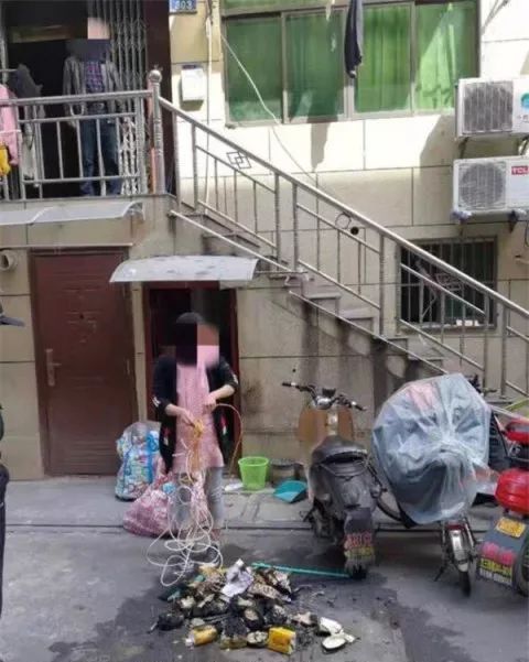 杭州一男子报警 邻居夫妻吵架,把我的车烧了