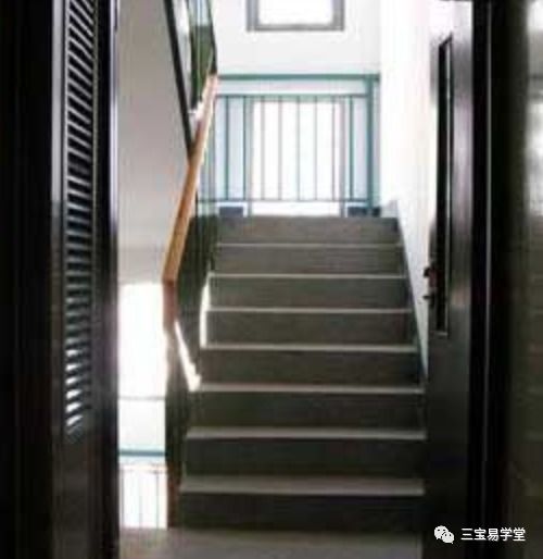 大门对着上楼梯与大门对着下楼梯如何化解