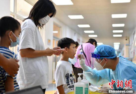 开学在即雄安中小学师生核酸检测有序进行 