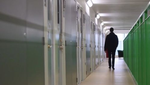 英最舒适监狱18名女狱警与男囚犯发生非法关系,监狱环境如度假村