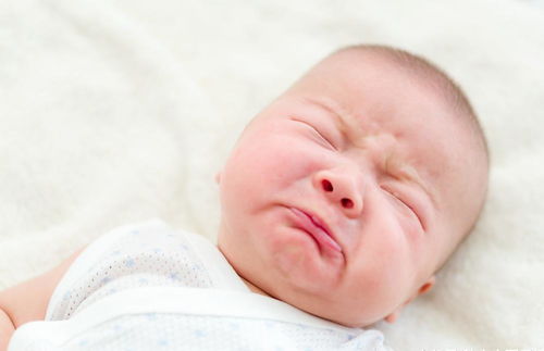 刚出生的宝宝总是哭,白天不睡觉怎么办 妈妈要做好这几点