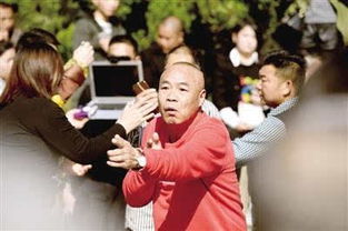 搜狐公众平台 郑州人民公园 尬舞 爆红 网友 看完好尴尬 图 