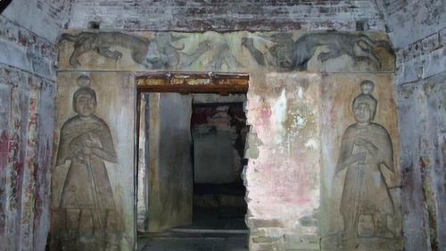 南京深坑发现一古墓,墓室里还写了8字,专家看后为何脸色铁青 