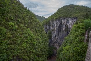 从天坑地缝到长江三峡 