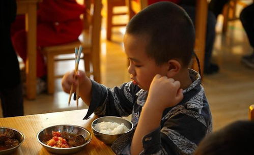 孩子在家不吃饭,在幼儿园吃两大盘,家长调侃 自己厨艺这么差