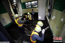 韩首尔地铁追尾致240人受伤 市长向乘客道歉