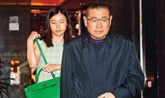 不受刘銮雄事件影响,甘比出行获6保镖护驾,女儿吃相很豪迈 